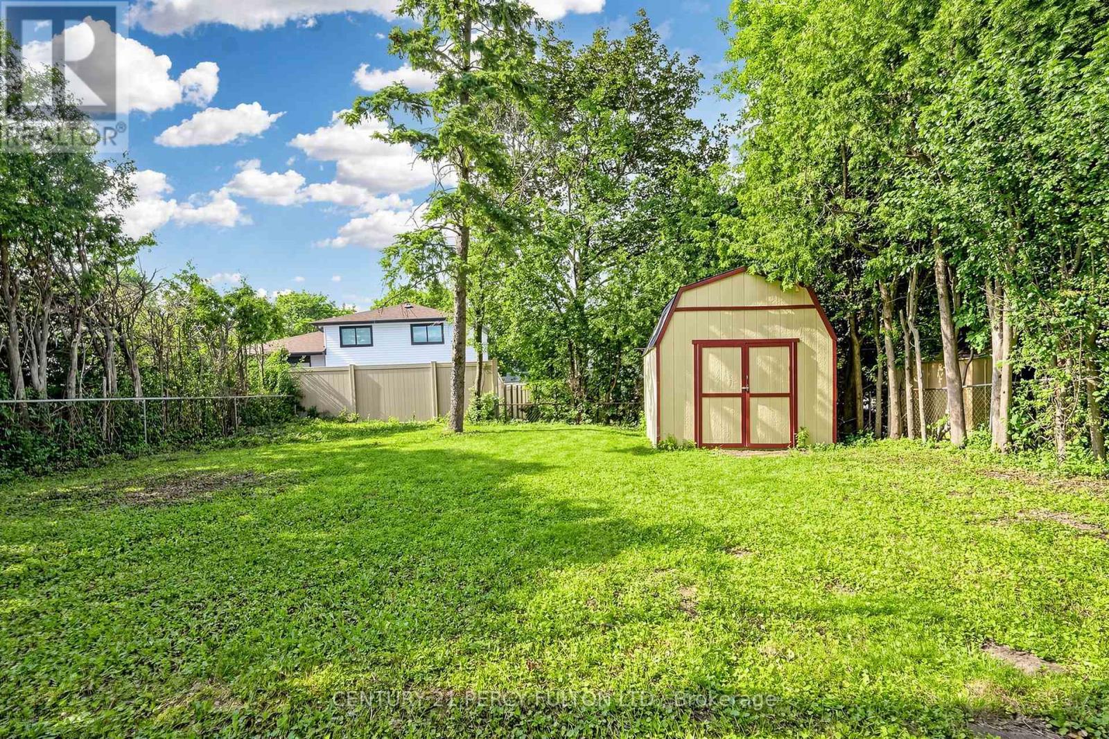 10 Devins Drive, Aurora, ON