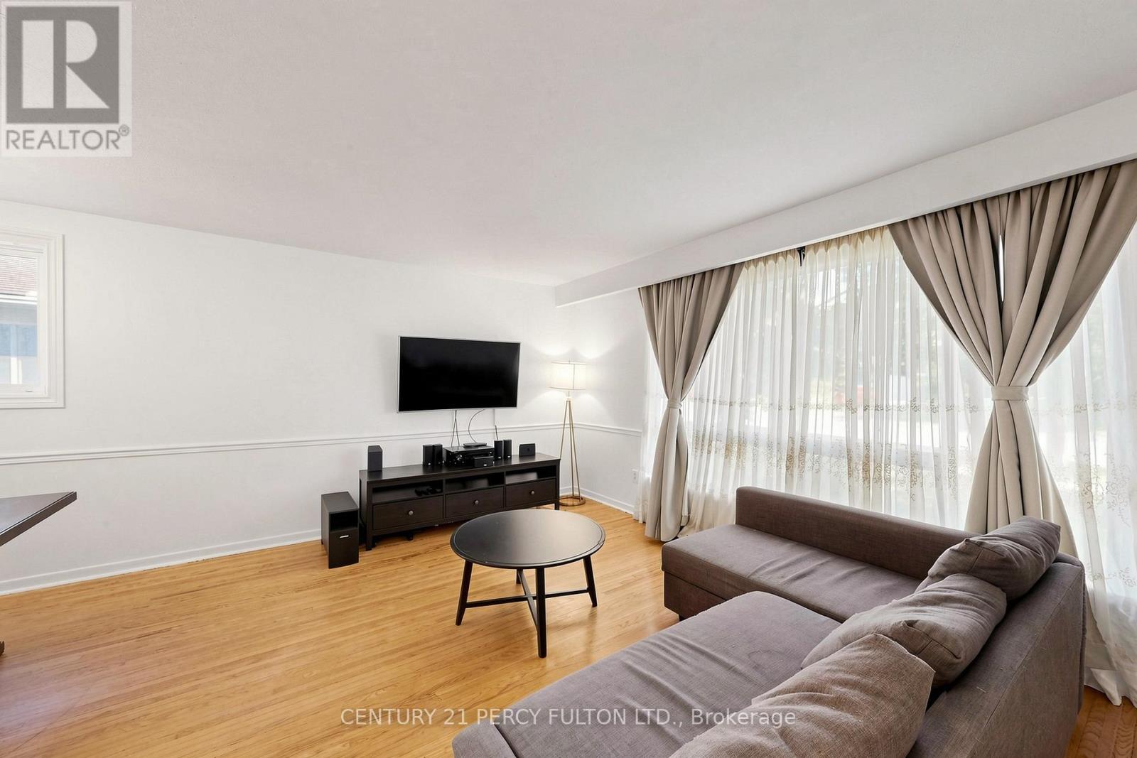 10 Devins Drive, Aurora, ON