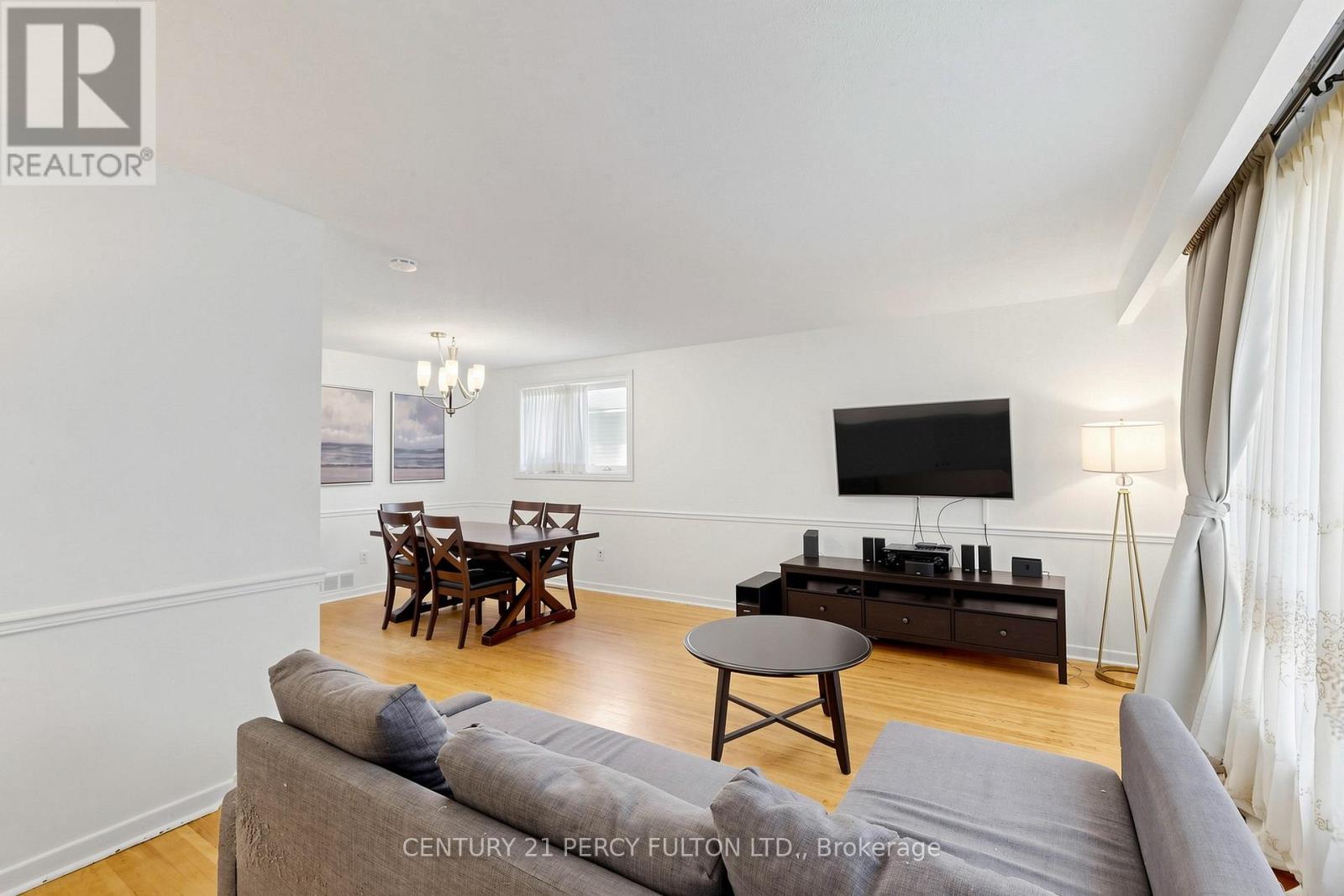 10 Devins Drive, Aurora, ON