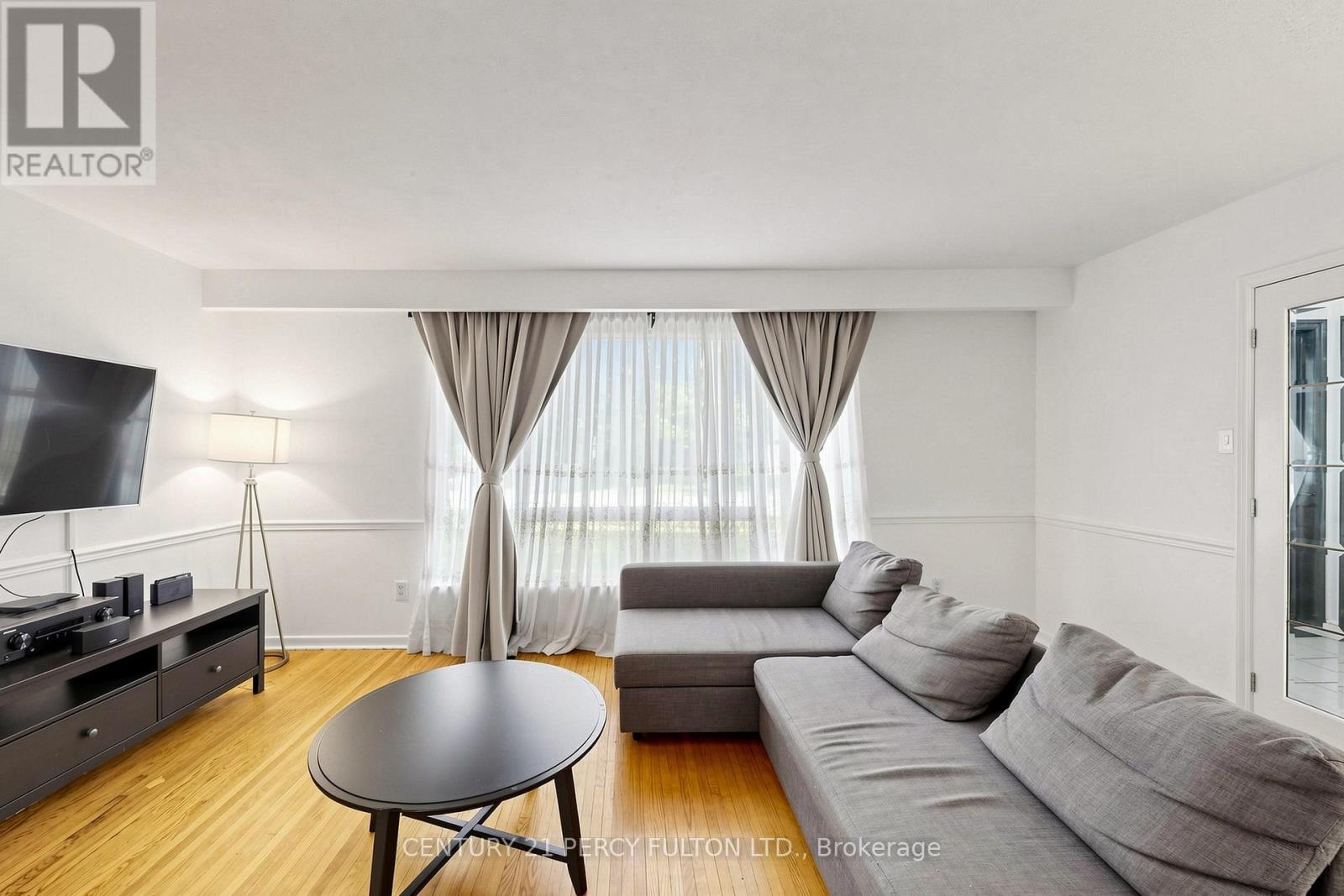 10 Devins Drive, Aurora, ON