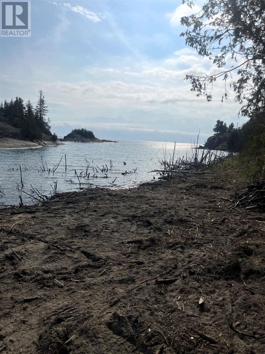 26 Walker Ln, Huron Shores, ON