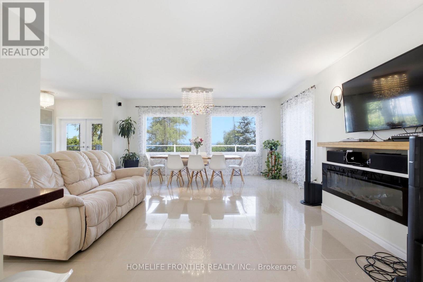 813 Lake Drive E, Georgina, ON