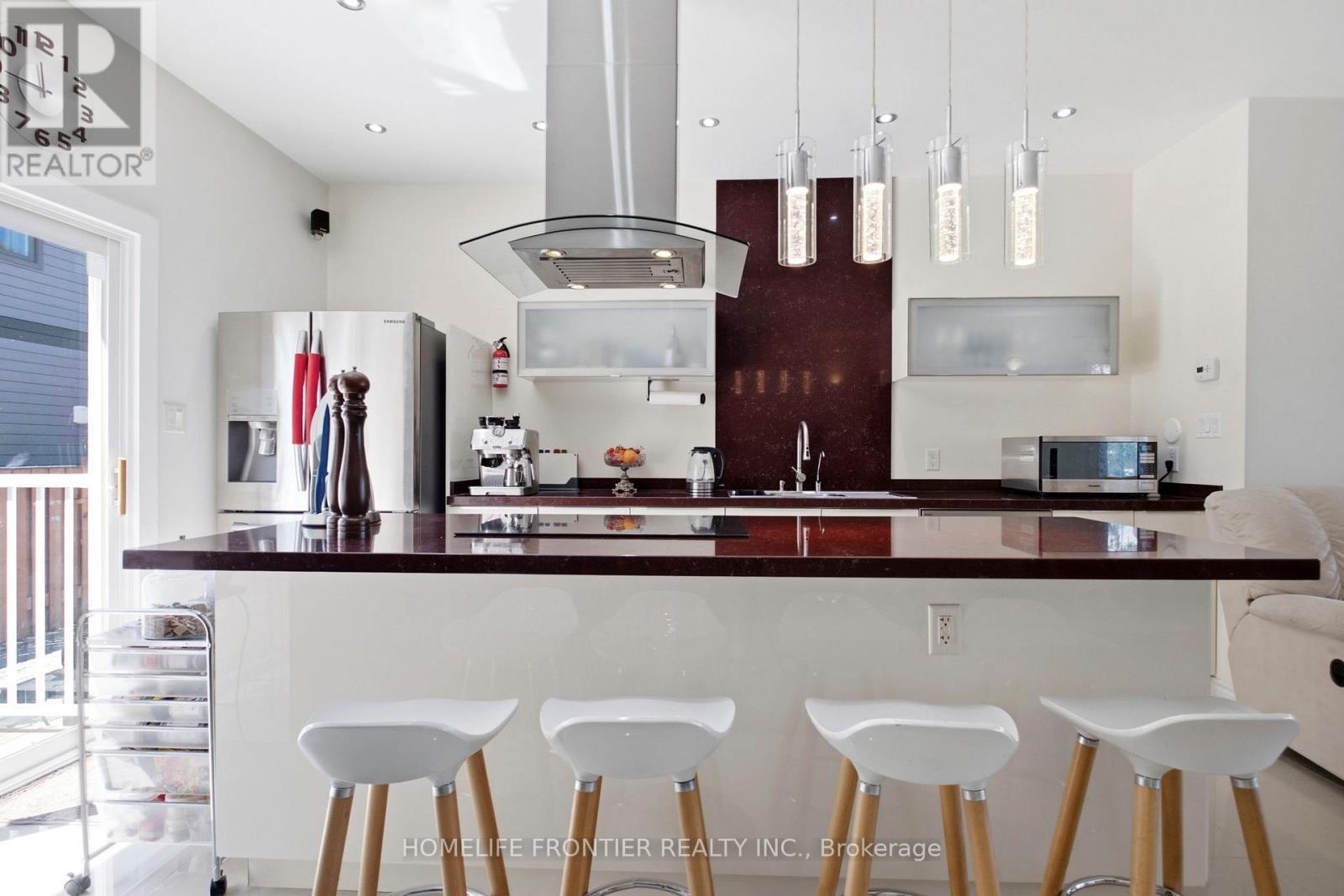 813 Lake Drive E, Georgina, ON