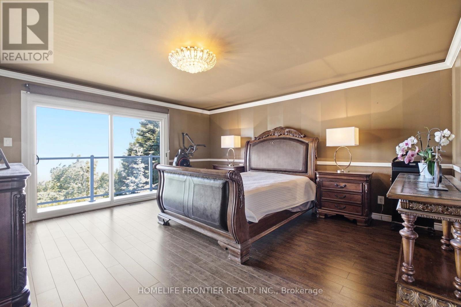 813 Lake Drive E, Georgina, ON