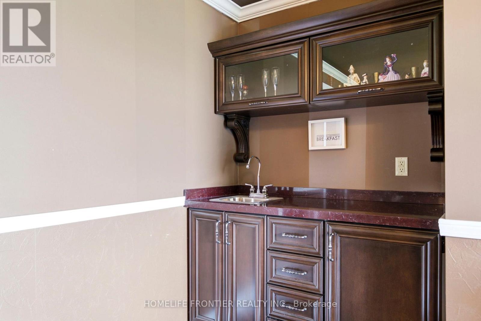 813 Lake Drive E, Georgina, ON