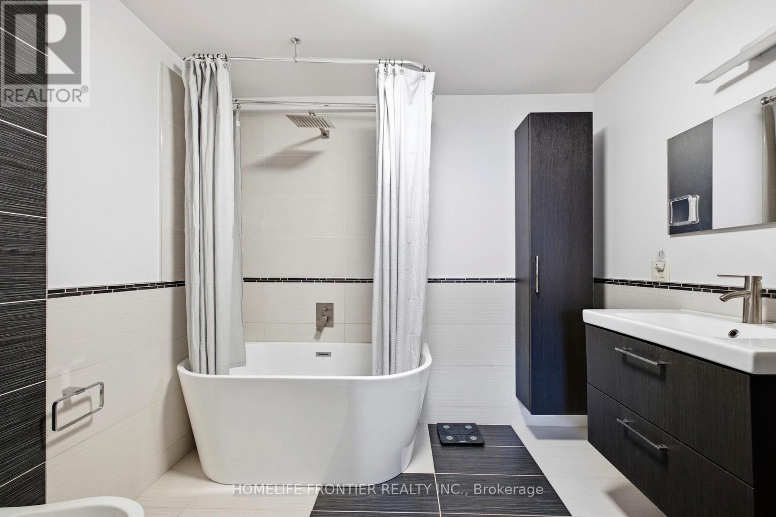 813 Lake Drive E, Georgina, ON