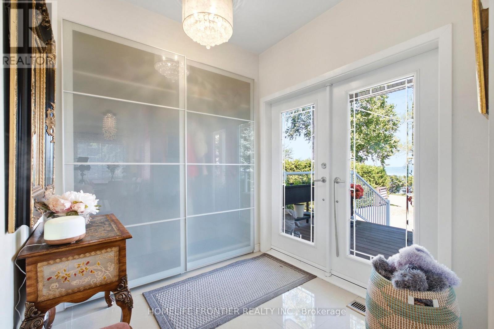 813 Lake Drive E, Georgina, ON