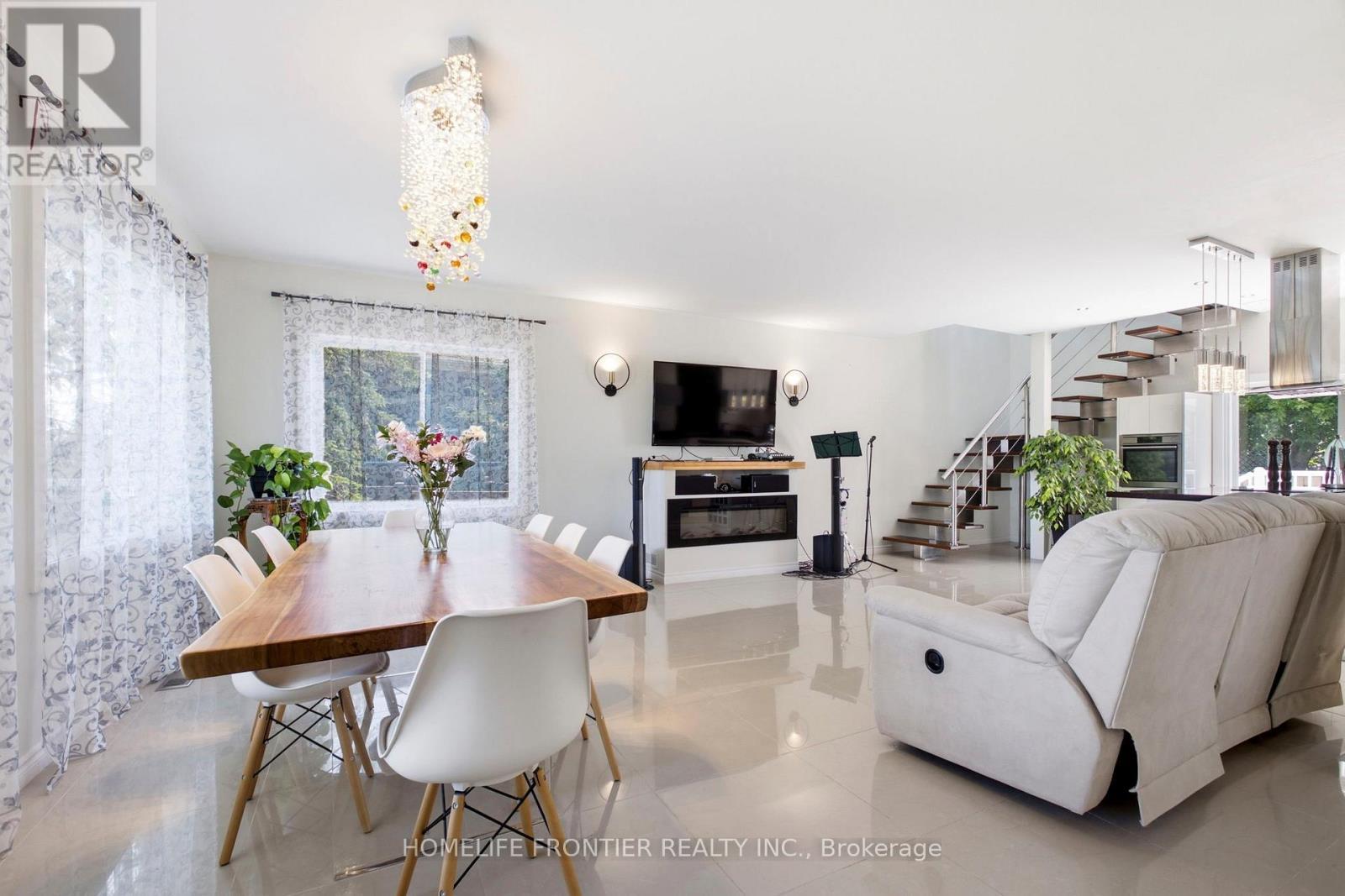 813 Lake Drive E, Georgina, ON
