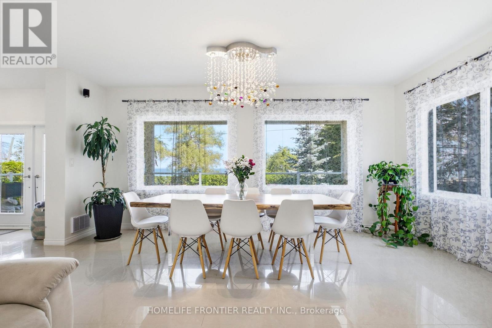 813 Lake Drive E, Georgina, ON