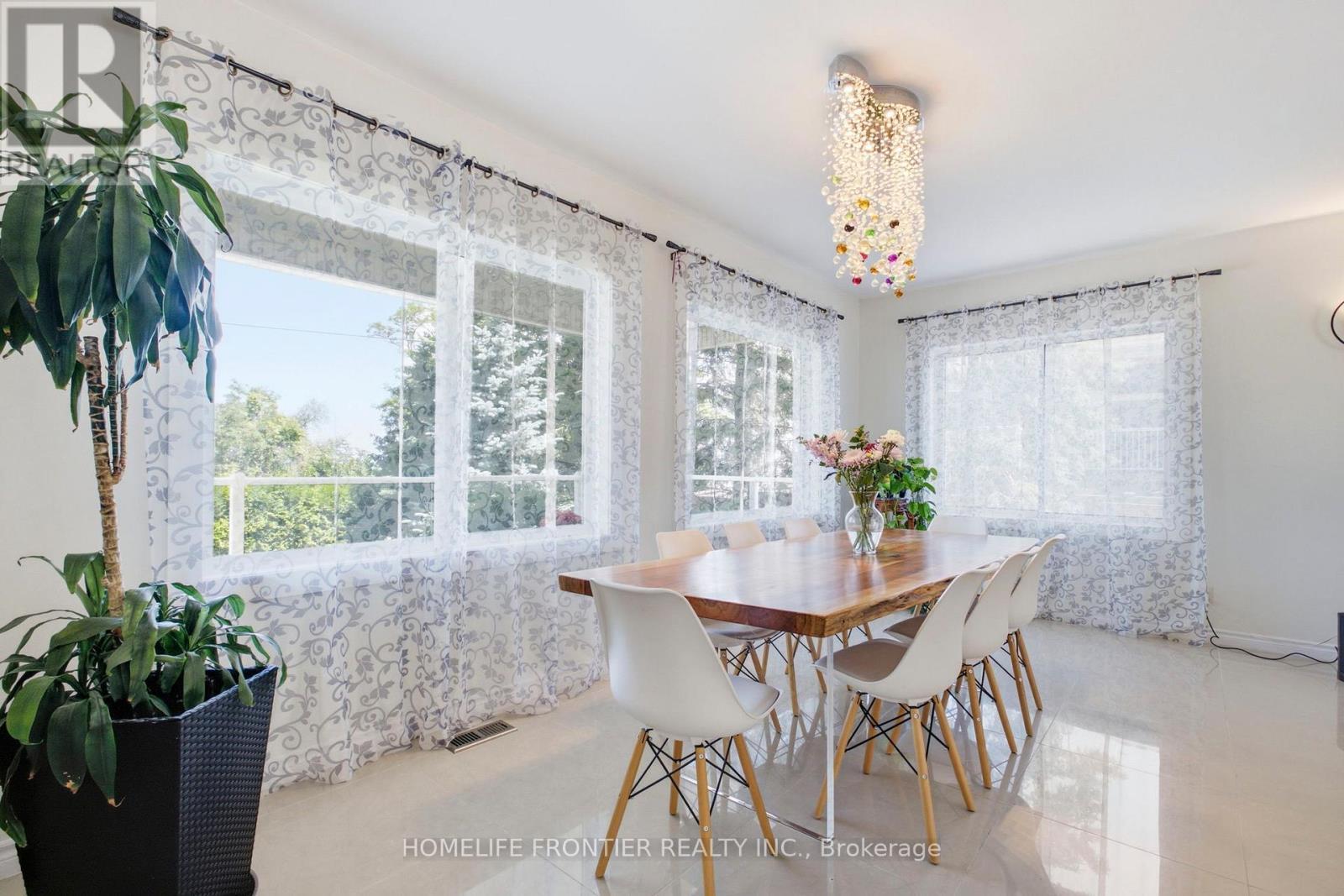 813 Lake Drive E, Georgina, ON