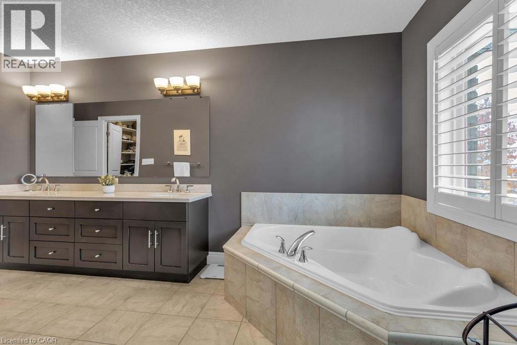 211 Terrace Wood Crescent, Kitchener, ON