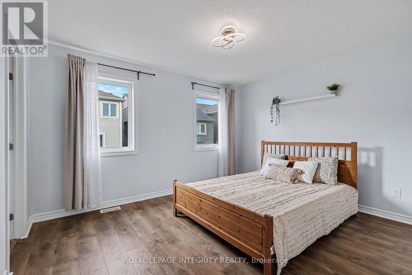 555 Foxlight Circle, Ottawa, ON