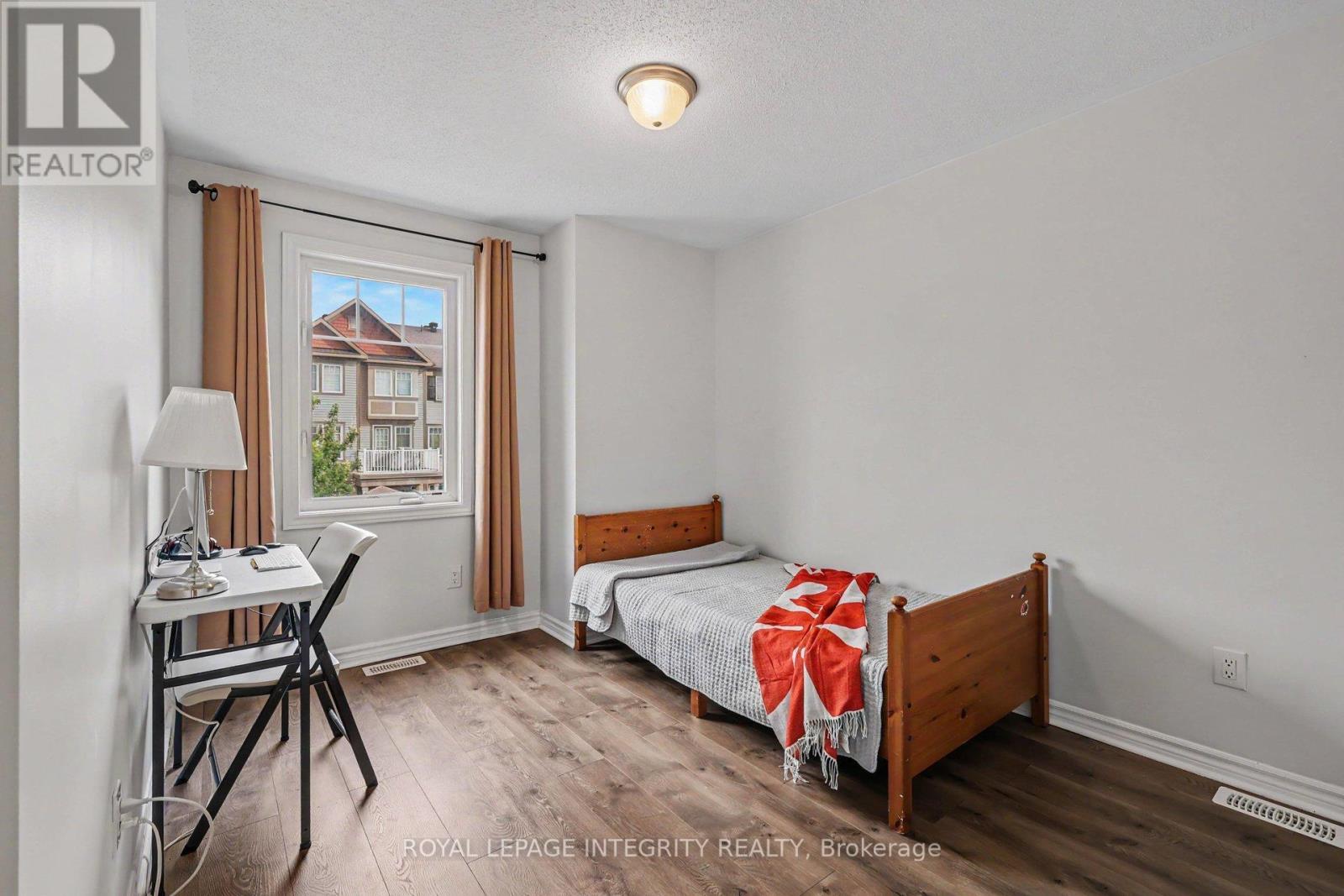 555 Foxlight Circle, Ottawa, ON