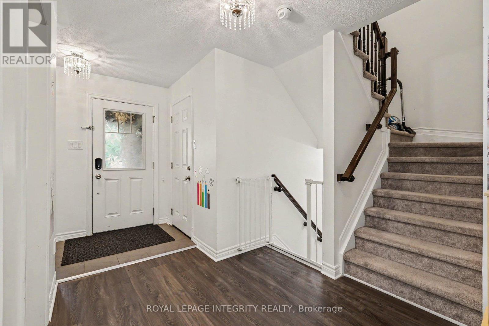 555 Foxlight Circle, Ottawa, ON