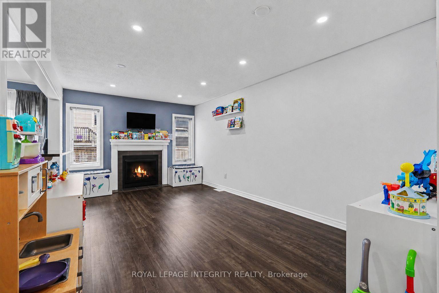 555 Foxlight Circle, Ottawa, ON