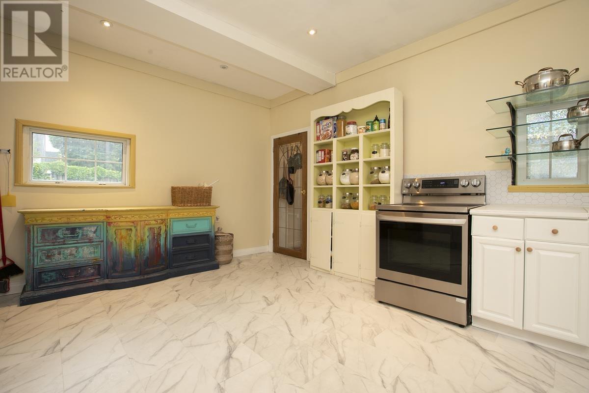 124 Upton Rd, Sault Ste. Marie, ON - Indoor