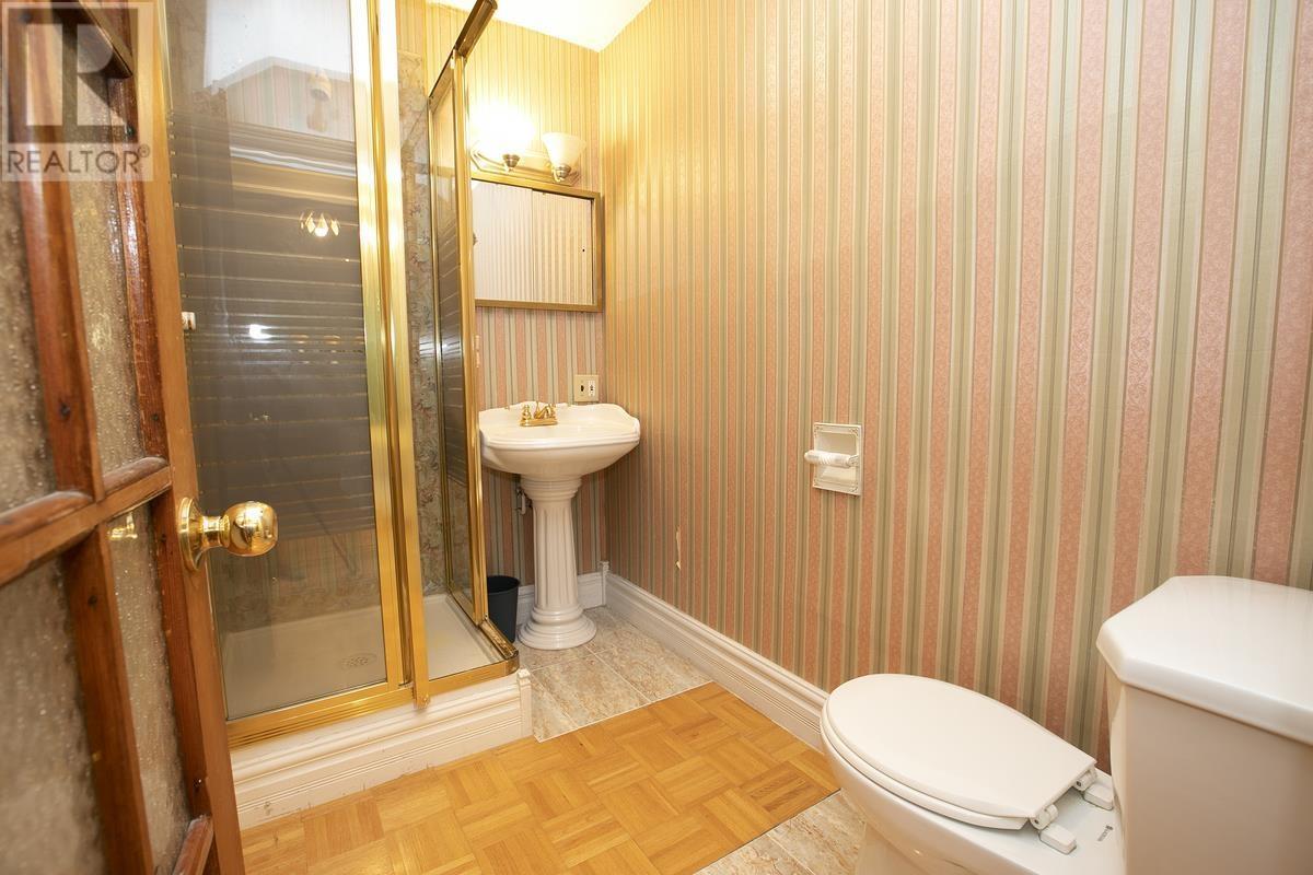 124 Upton Rd, Sault Ste. Marie, ON - Indoor Photo Showing Bathroom