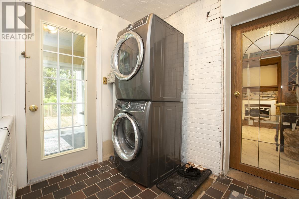 124 Upton Rd, Sault Ste. Marie, ON - Indoor Photo Showing Laundry Room