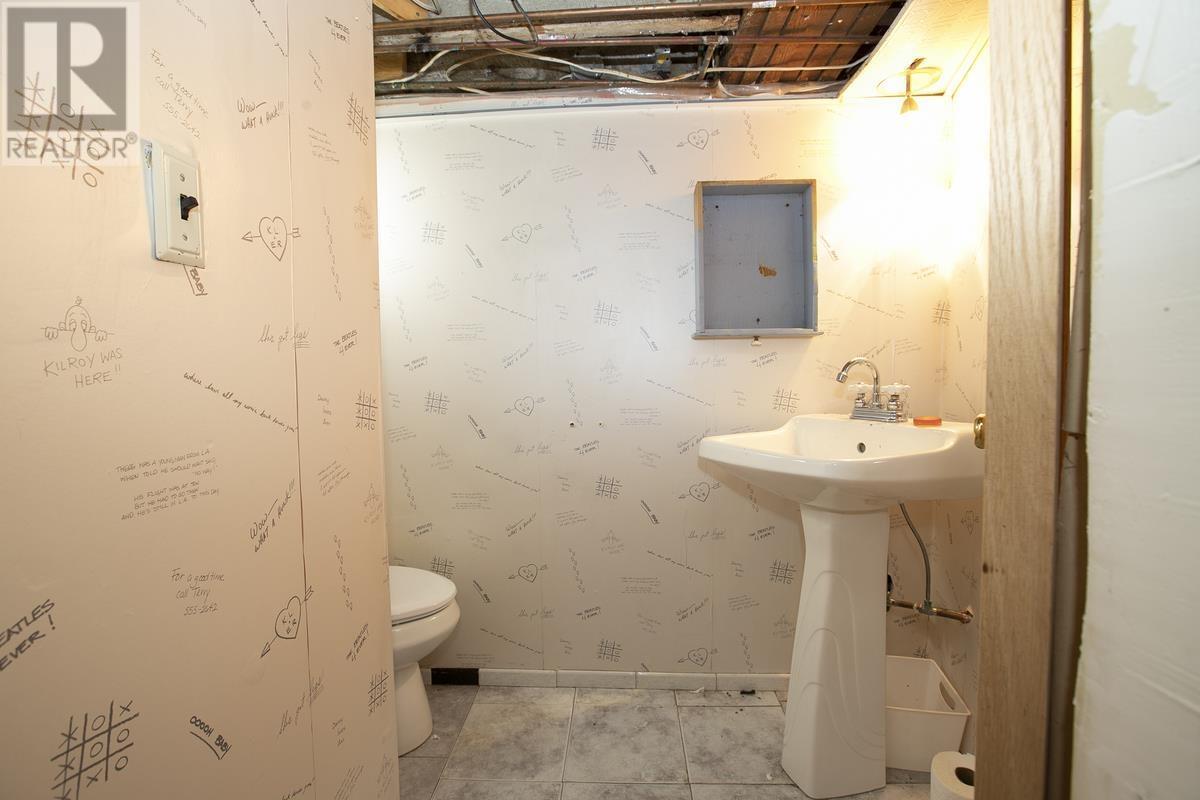 124 Upton Rd, Sault Ste. Marie, ON - Indoor Photo Showing Bathroom