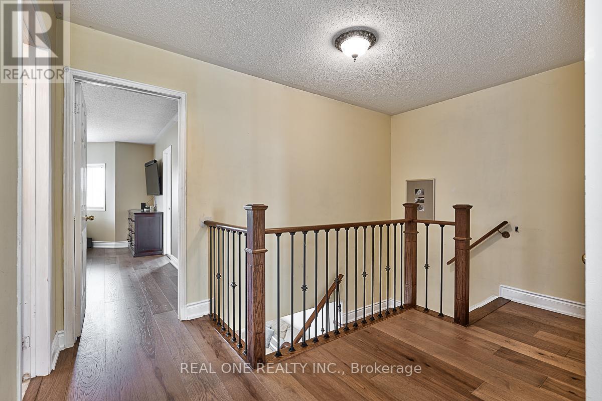5881 Blue Spruce Avenue, Burlington, ON