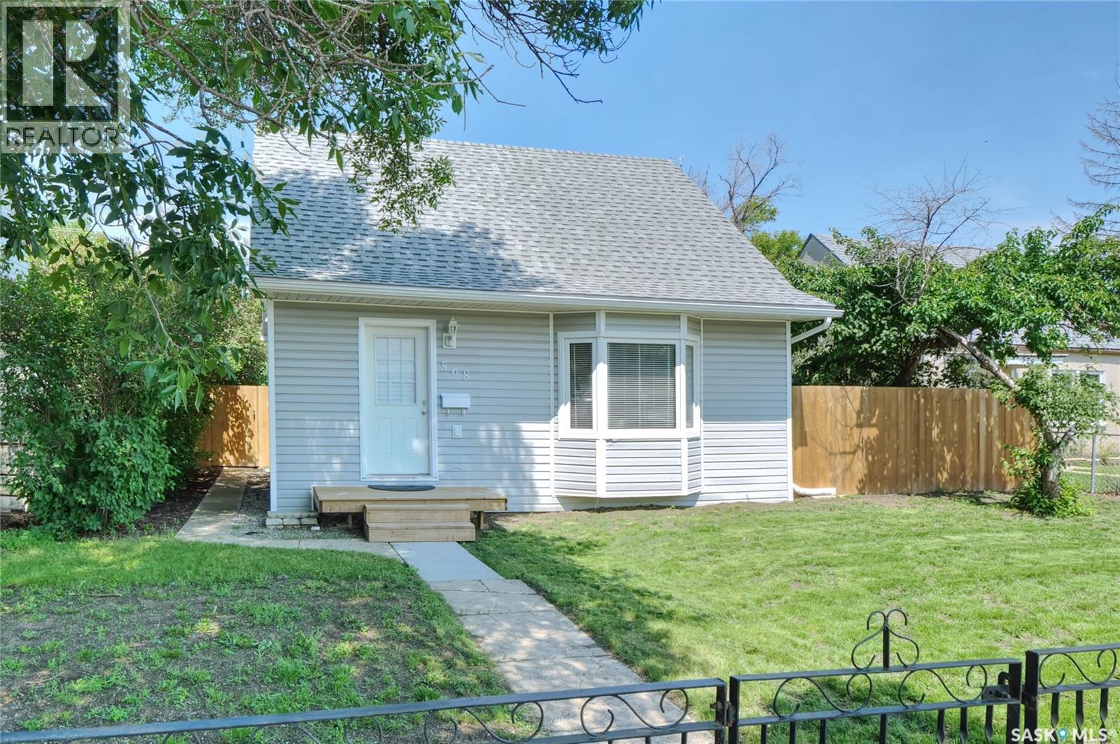 568 Athabasca Street E, Moose Jaw, SK