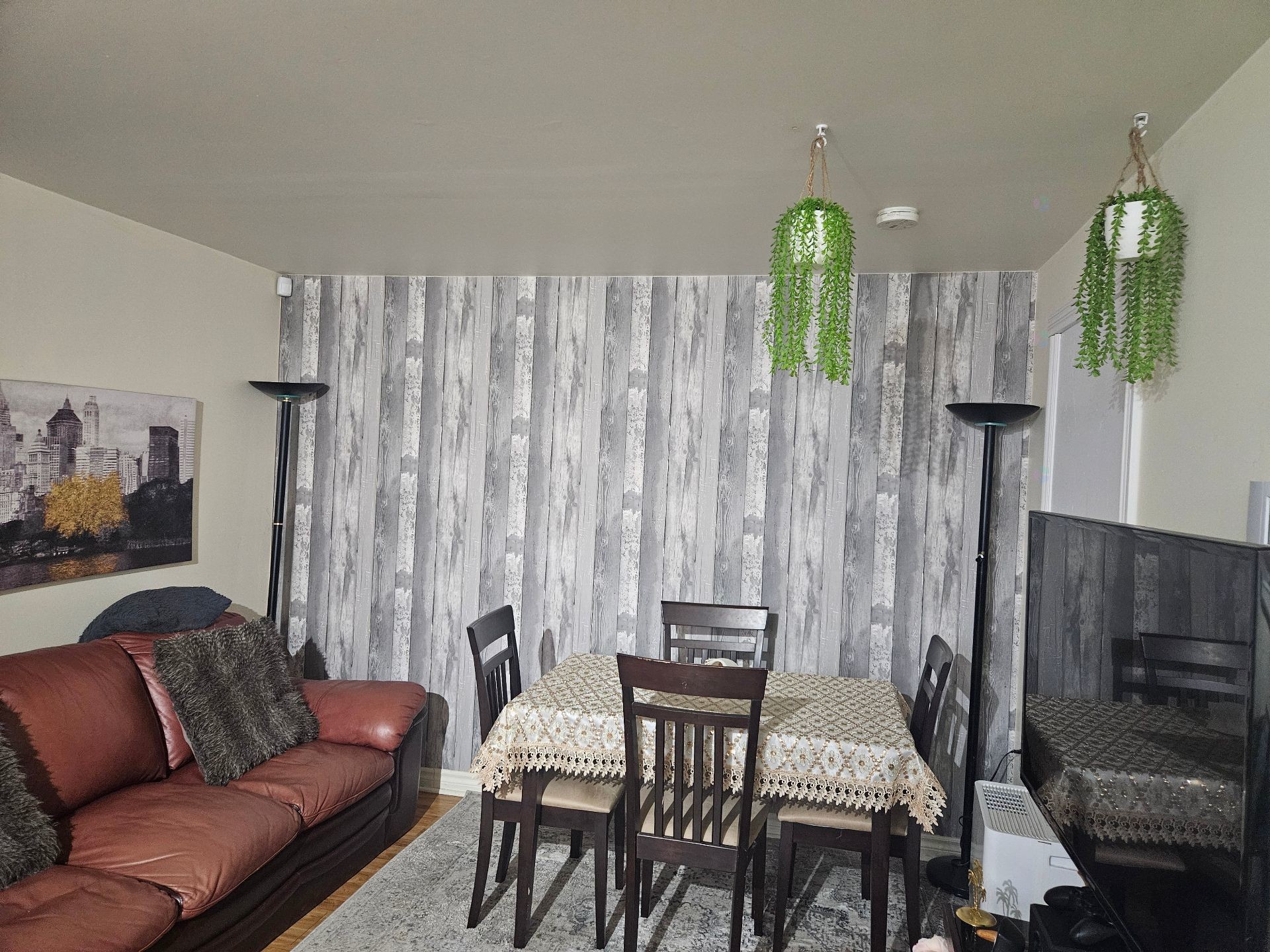 Salon - 646 Rue Esther-Blondin, Saint-Jérôme, QC