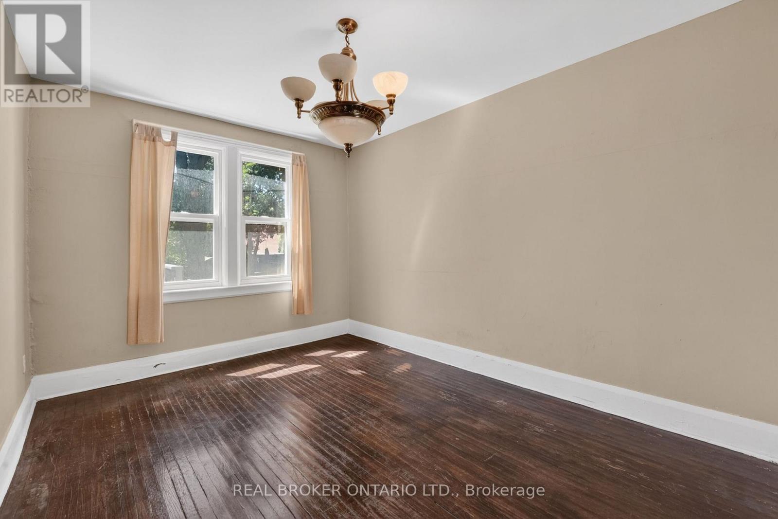 271 Manor Road E, Toronto, ON