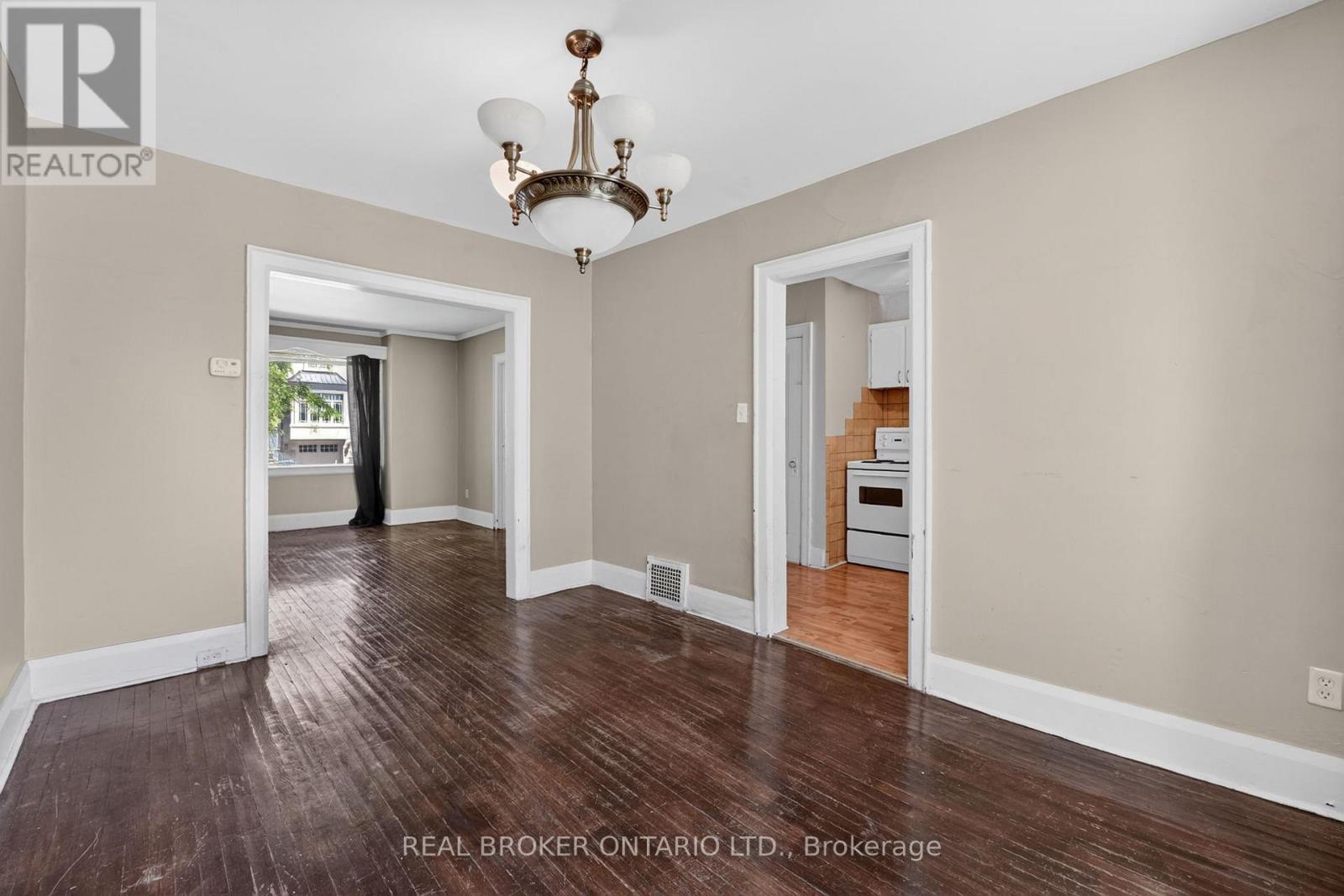 271 Manor Road E, Toronto, ON