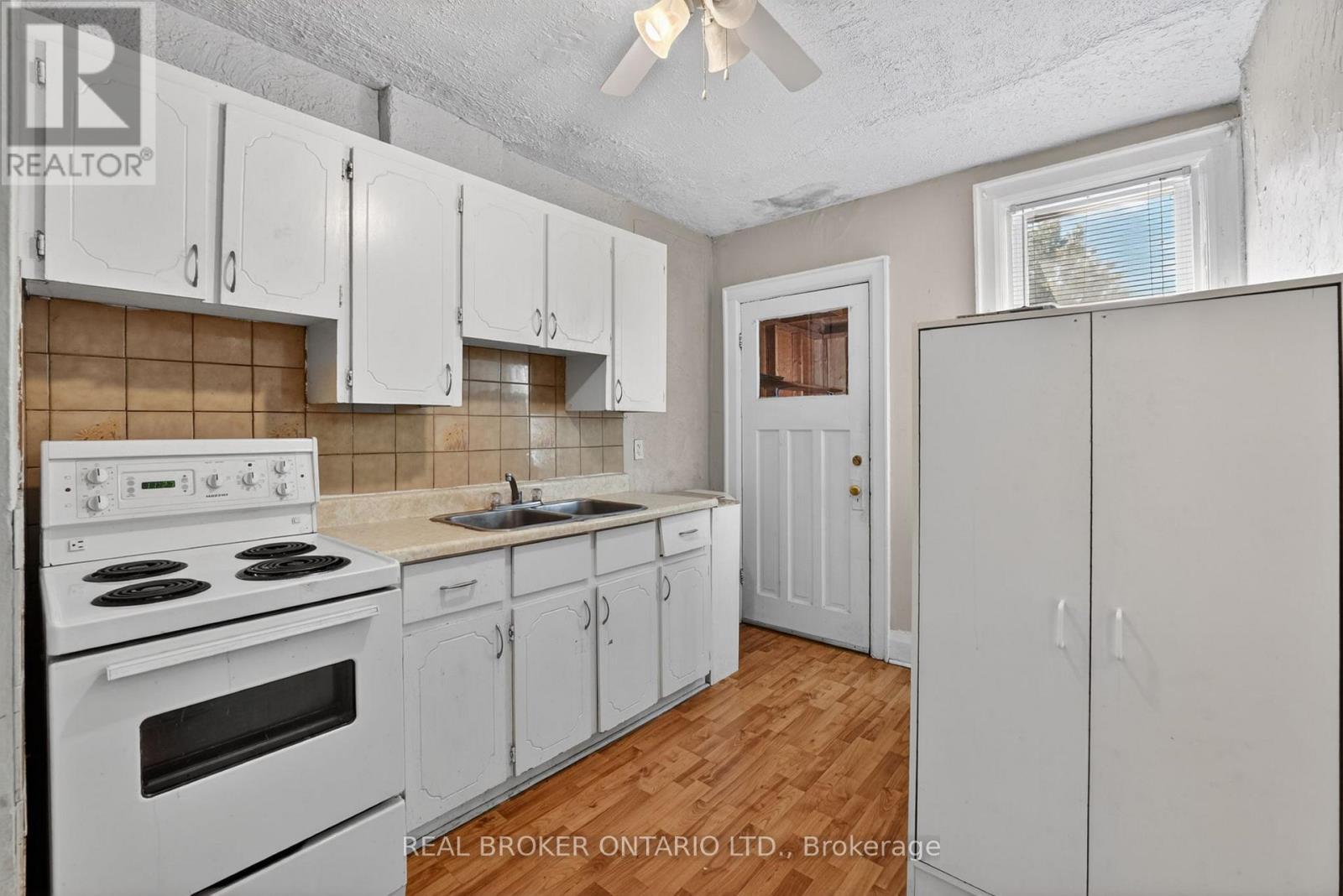 271 Manor Road E, Toronto, ON