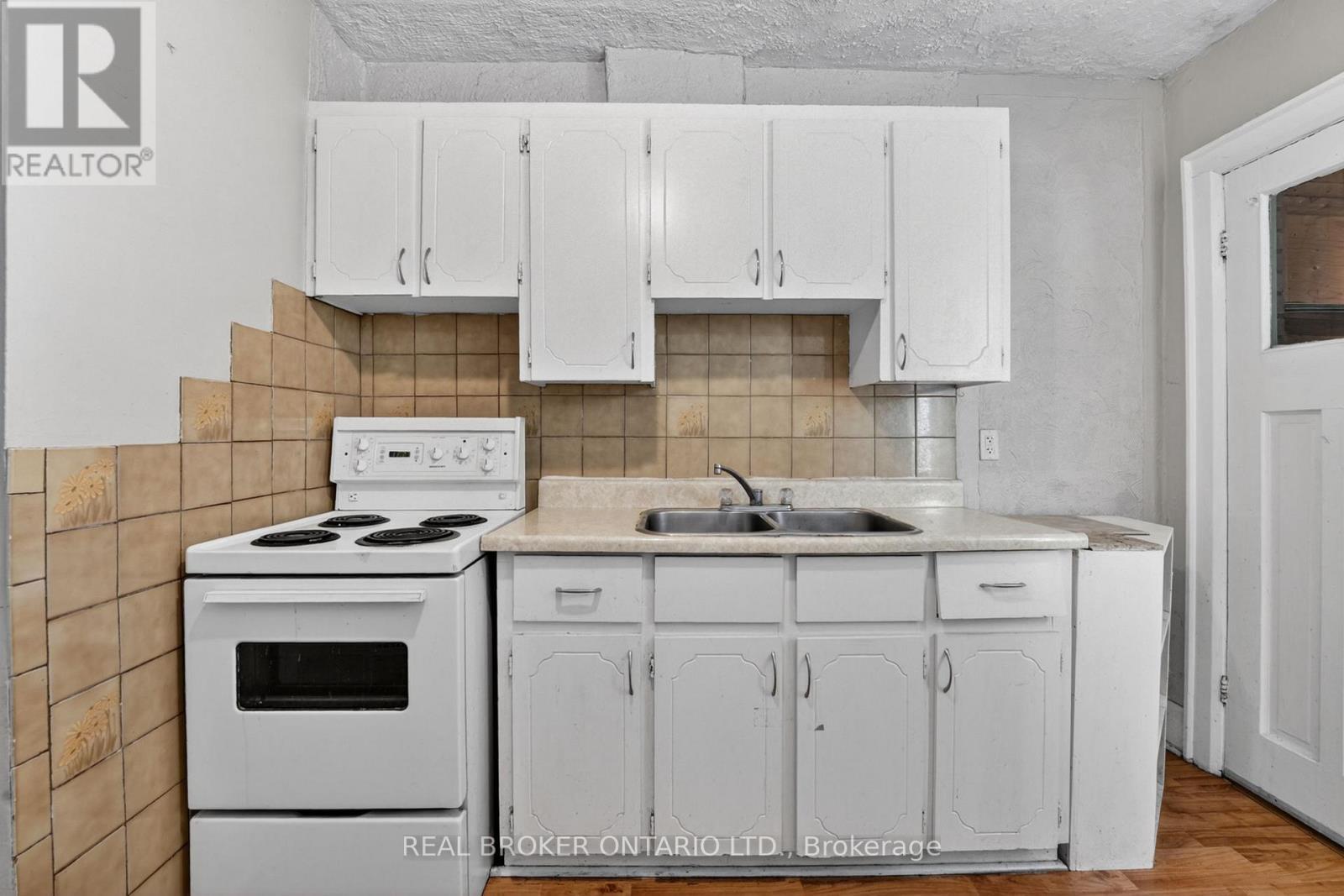 271 Manor Road E, Toronto, ON