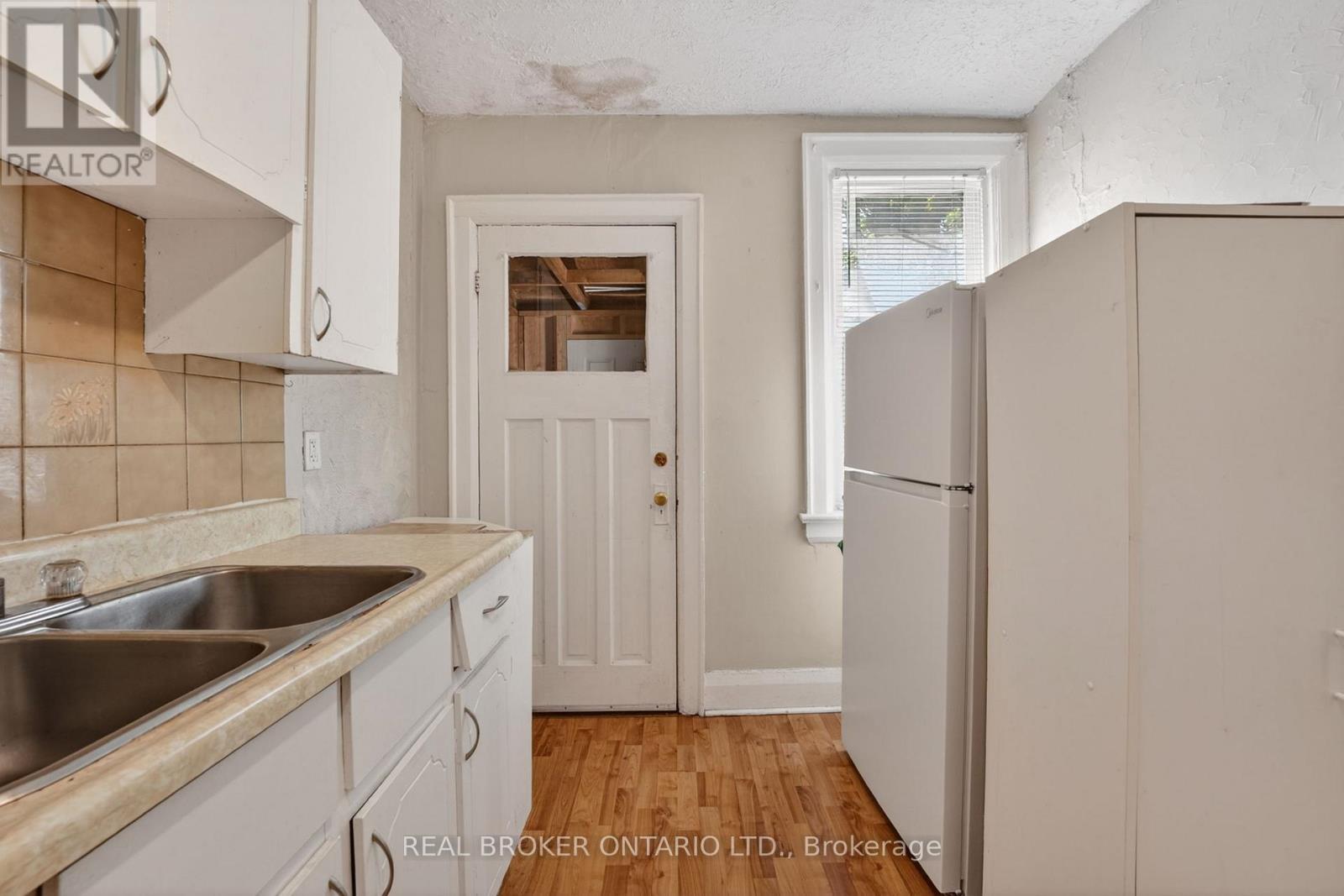 271 Manor Road E, Toronto, ON