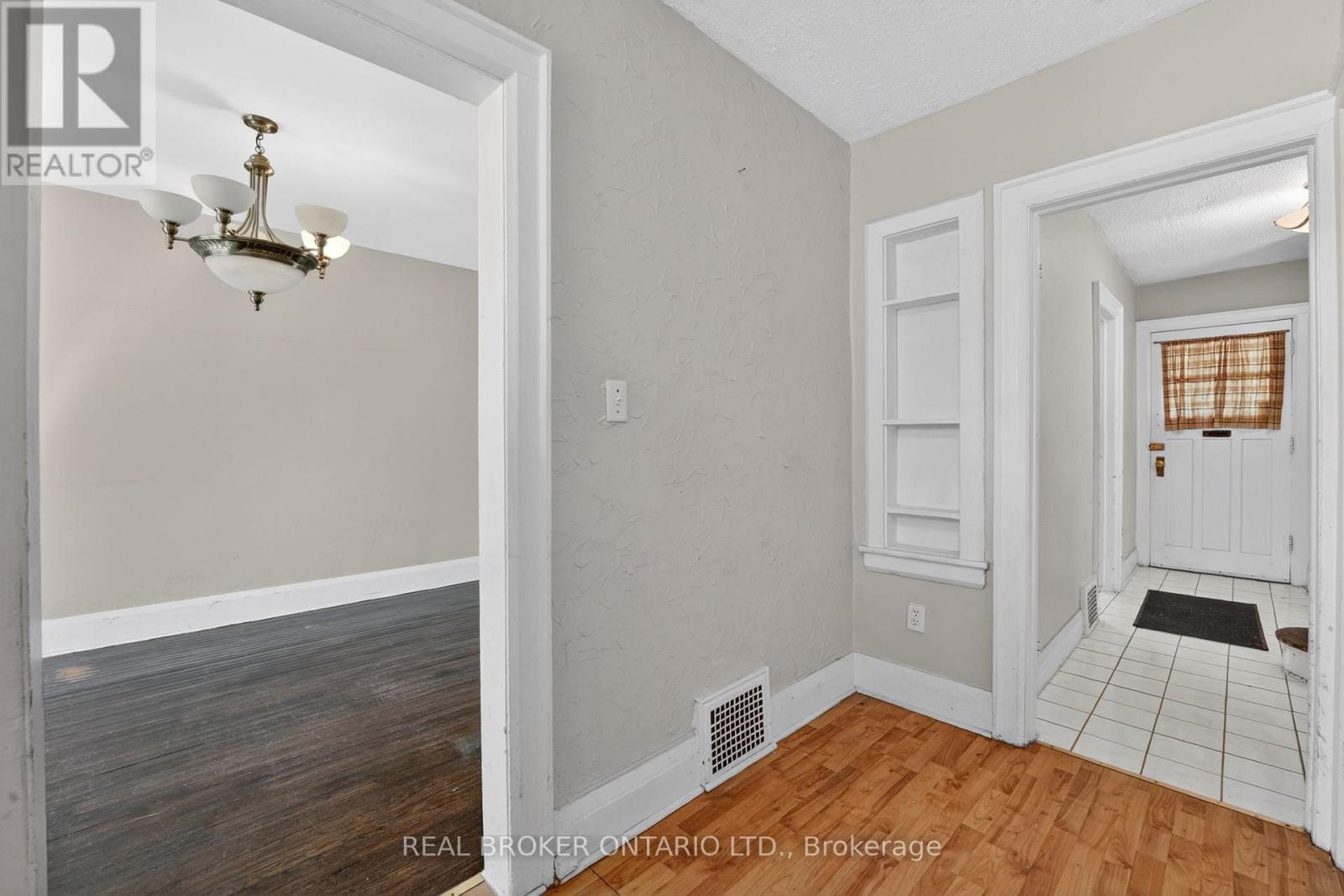 271 Manor Road E, Toronto, ON