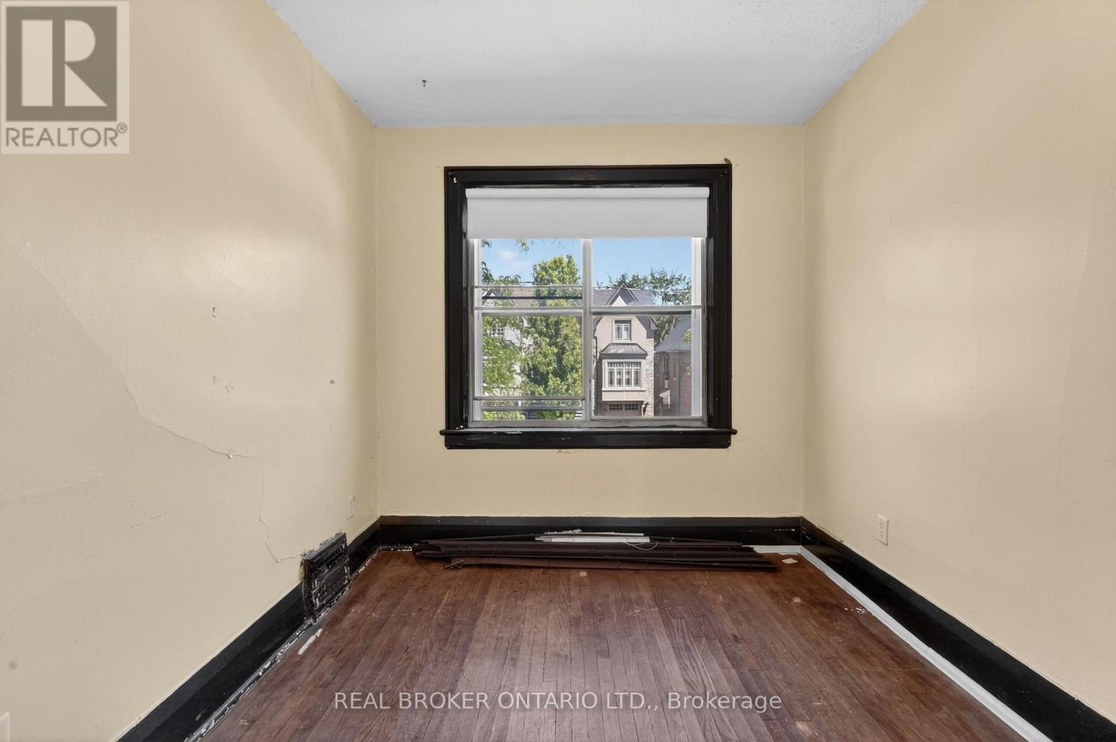 271 Manor Road E, Toronto, ON