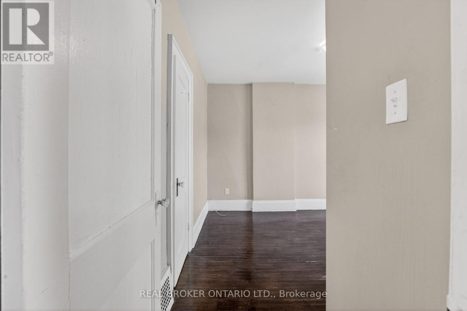 271 Manor Road E, Toronto, ON