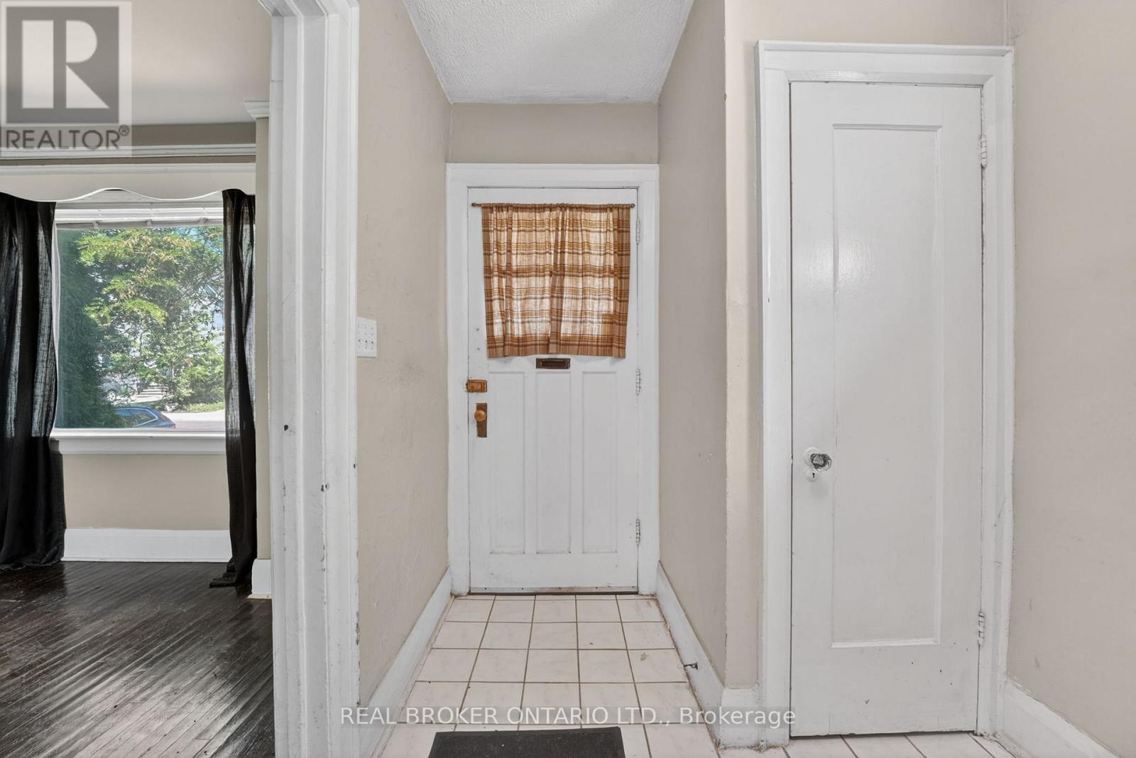271 Manor Road E, Toronto, ON