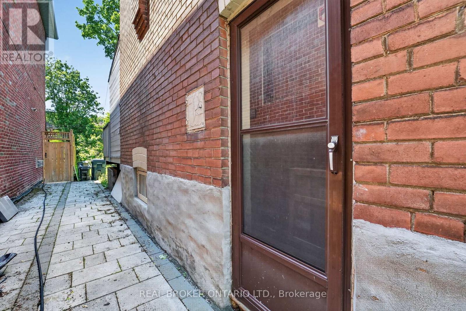 271 Manor Road E, Toronto, ON