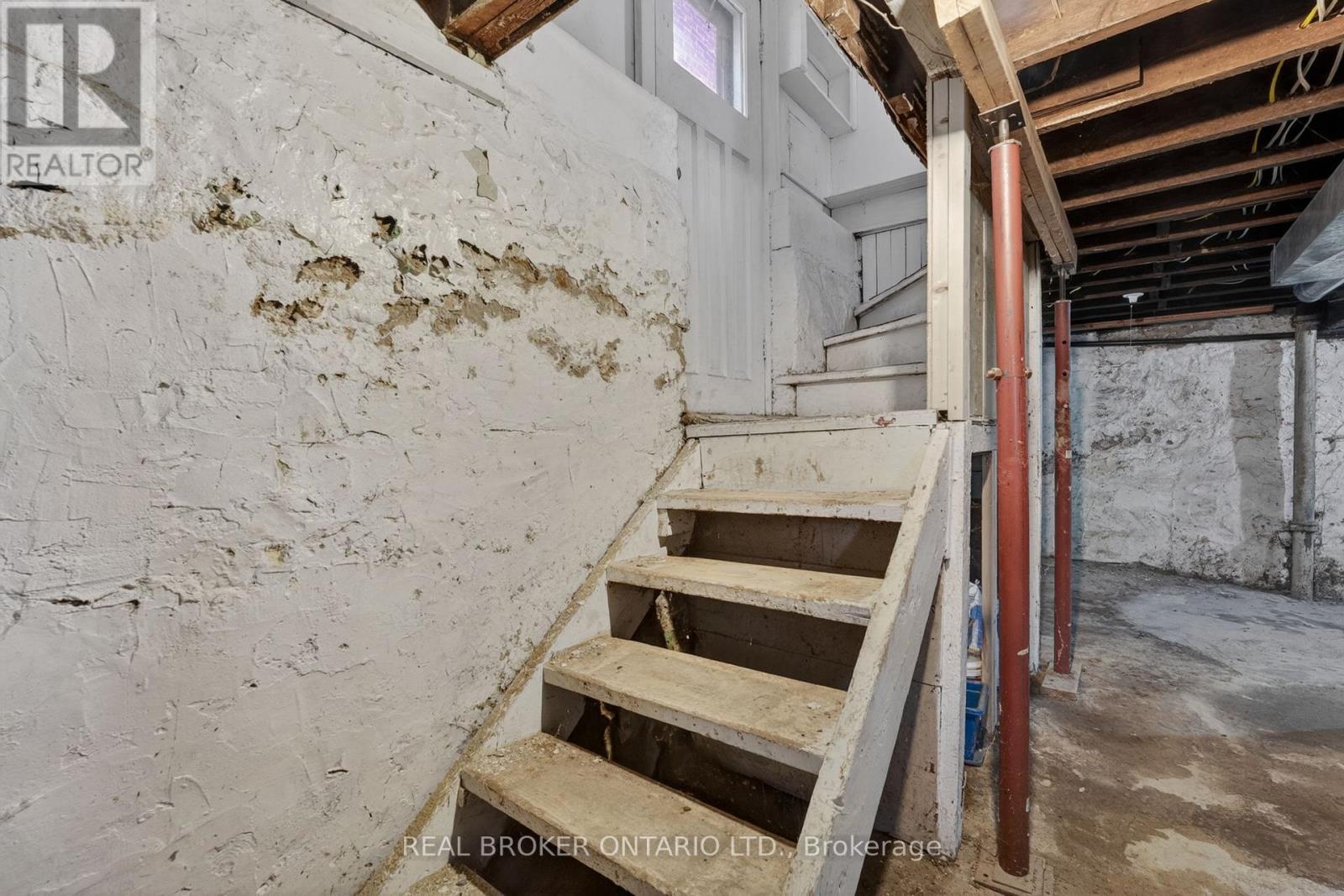 271 Manor Road E, Toronto, ON