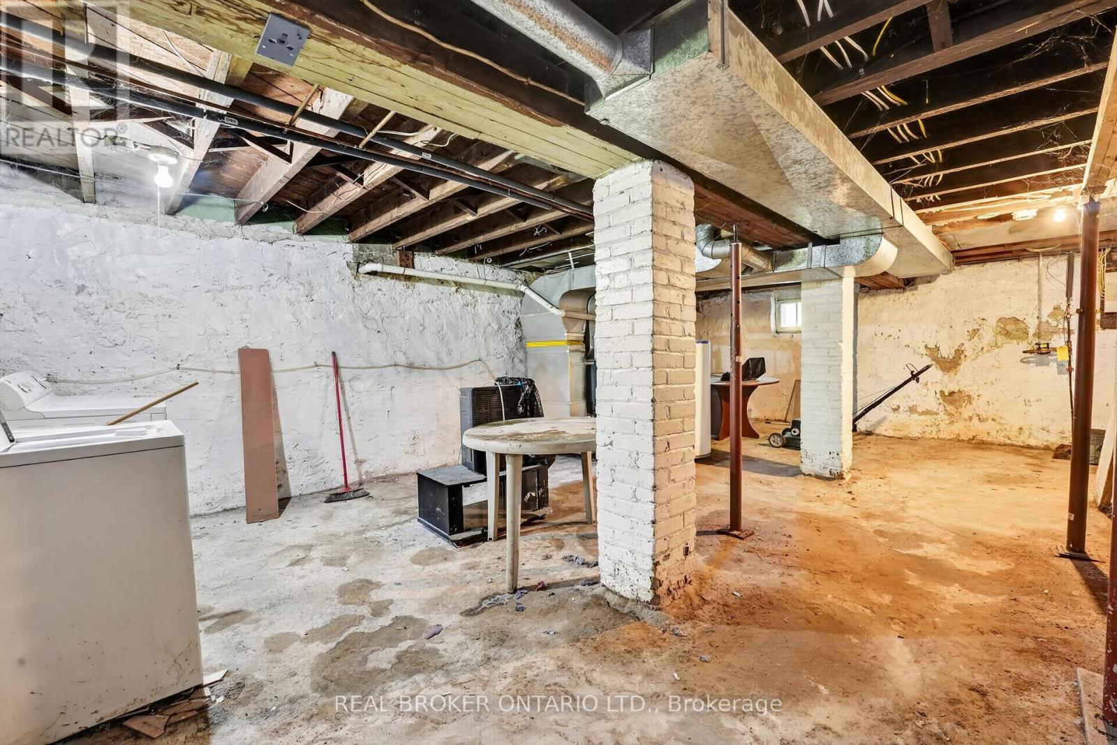 271 Manor Road E, Toronto, ON