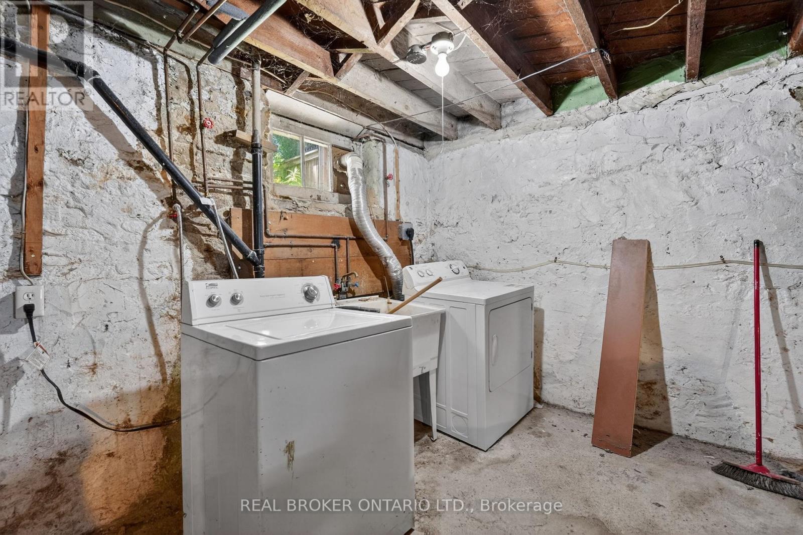271 Manor Road E, Toronto, ON
