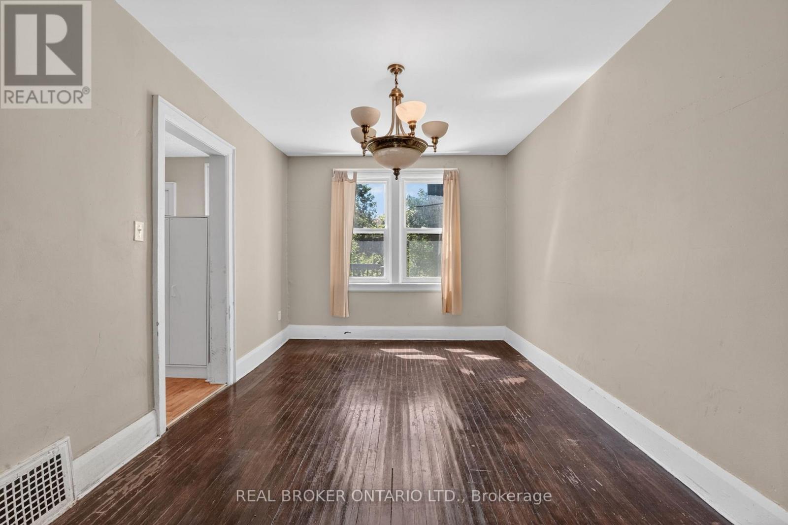 271 Manor Road E, Toronto, ON
