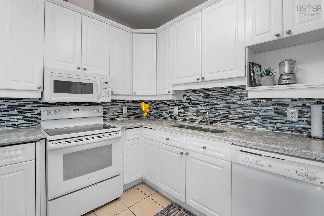 303 94 Bedros Lane, Halifax, NS - Indoor Photo Showing Kitchen