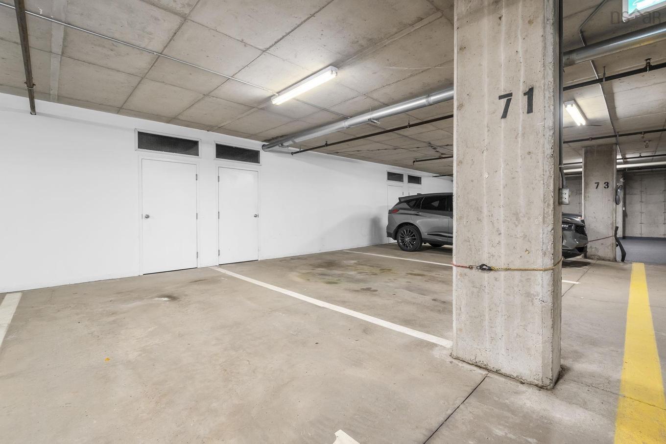 303 94 Bedros Lane, Halifax, NS - Indoor Photo Showing Garage