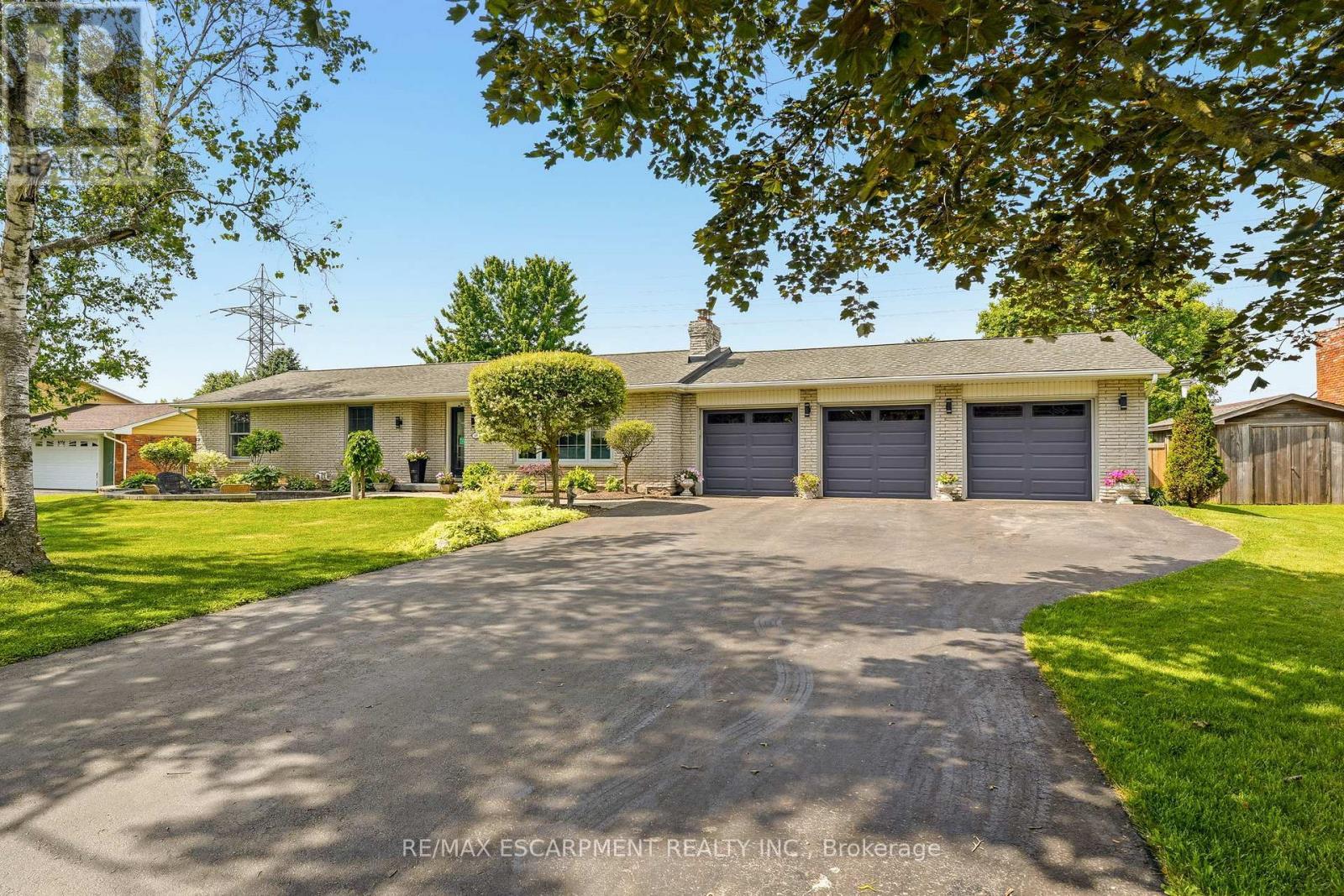 18 Fireside Drive, Hamilton, ON
