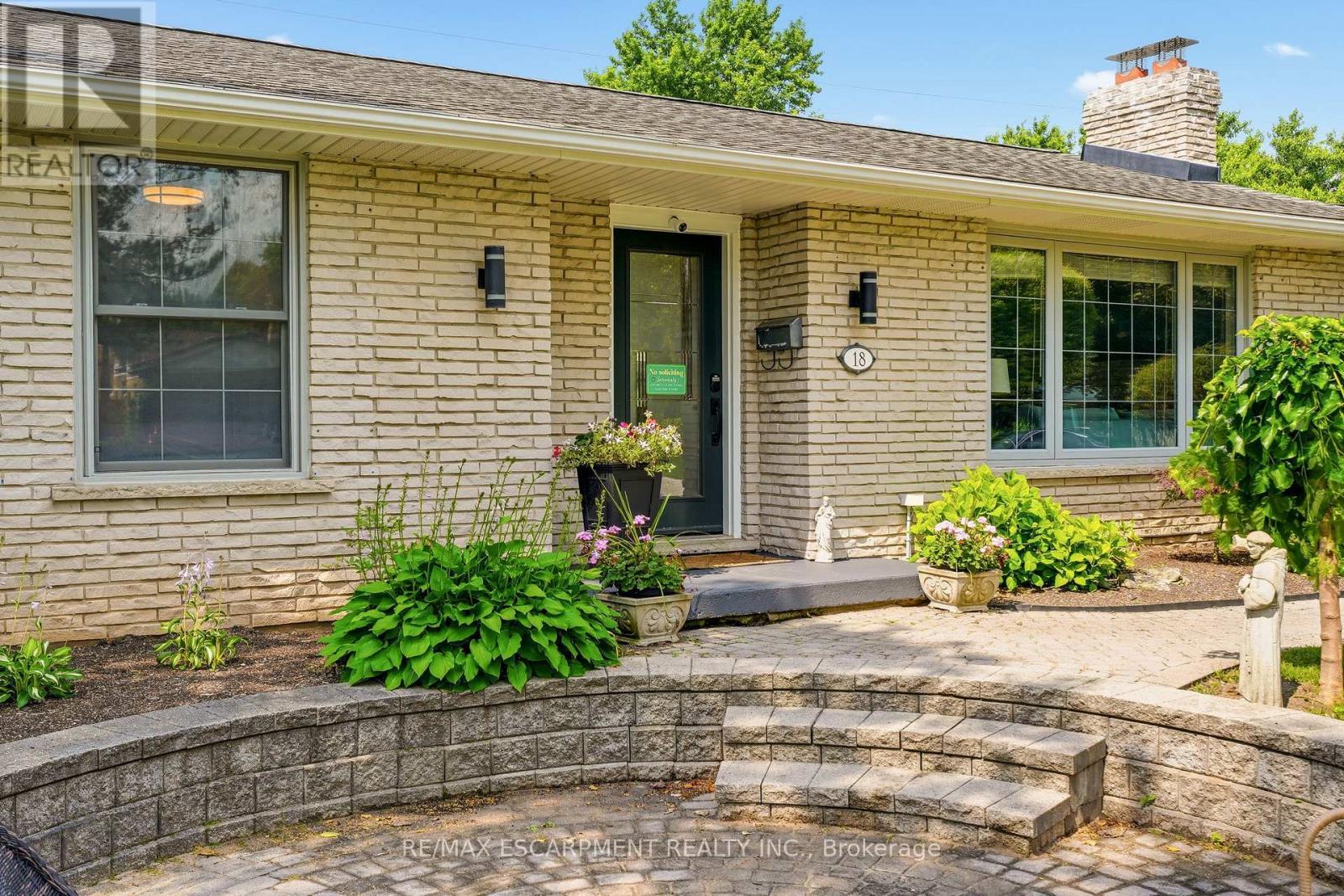 18 Fireside Drive, Hamilton, ON