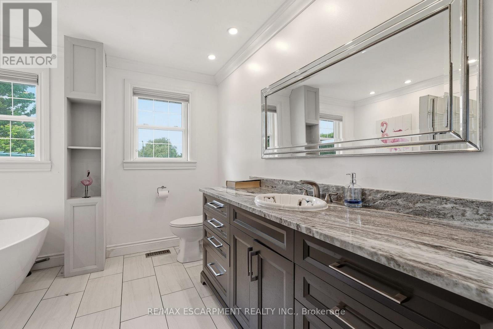18 Fireside Drive, Hamilton, ON