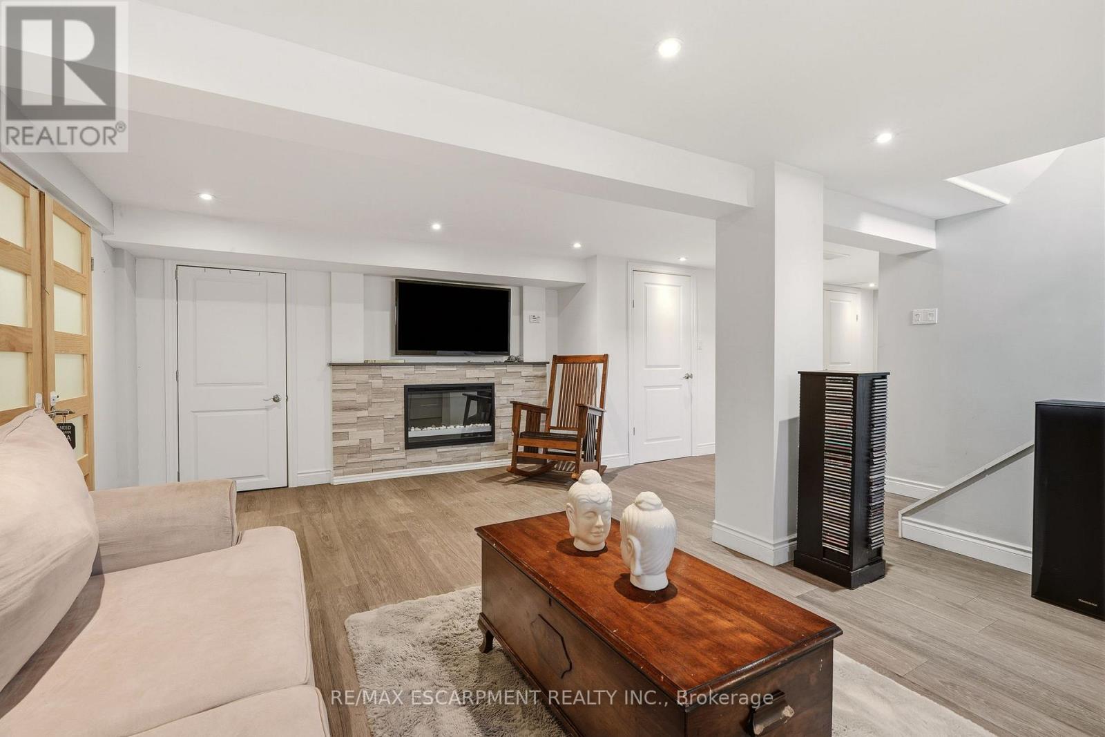 18 Fireside Drive, Hamilton, ON