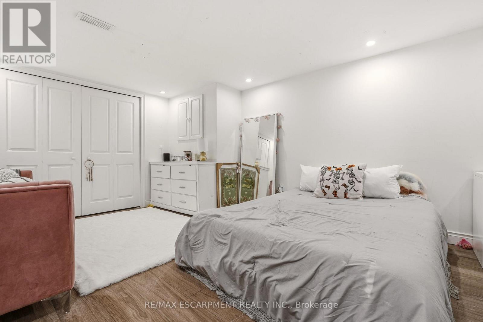 18 Fireside Drive, Hamilton, ON