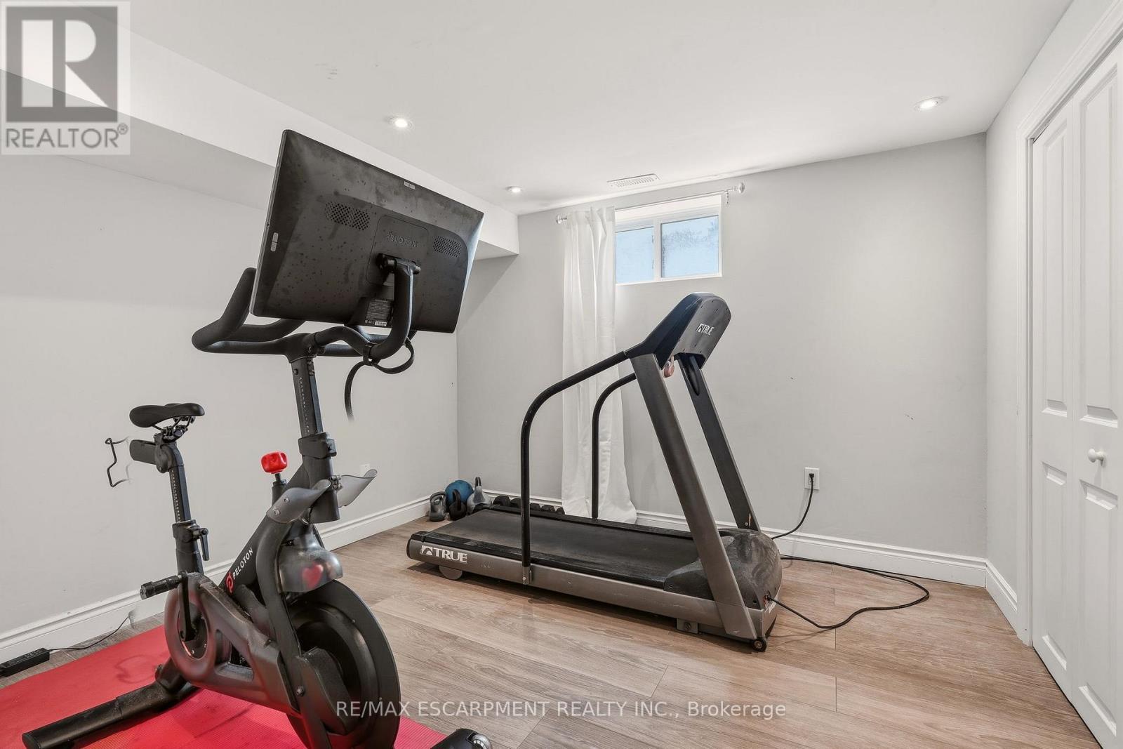 18 Fireside Drive, Hamilton, ON