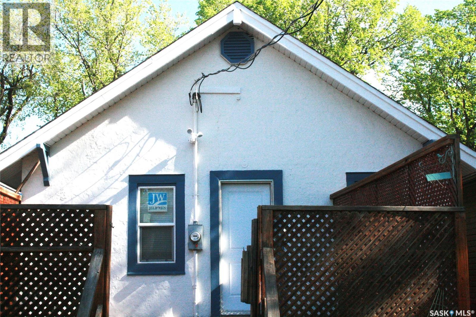 3007 Dewdney Avenue, Regina, SK
