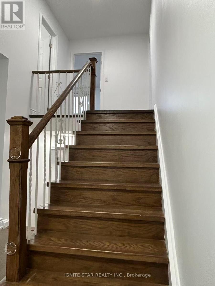 3246 Oakglade Crescent, Mississauga, ON
